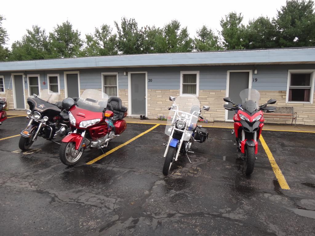 Pine Ridge Motel Dodgeville Ngoại thất bức ảnh