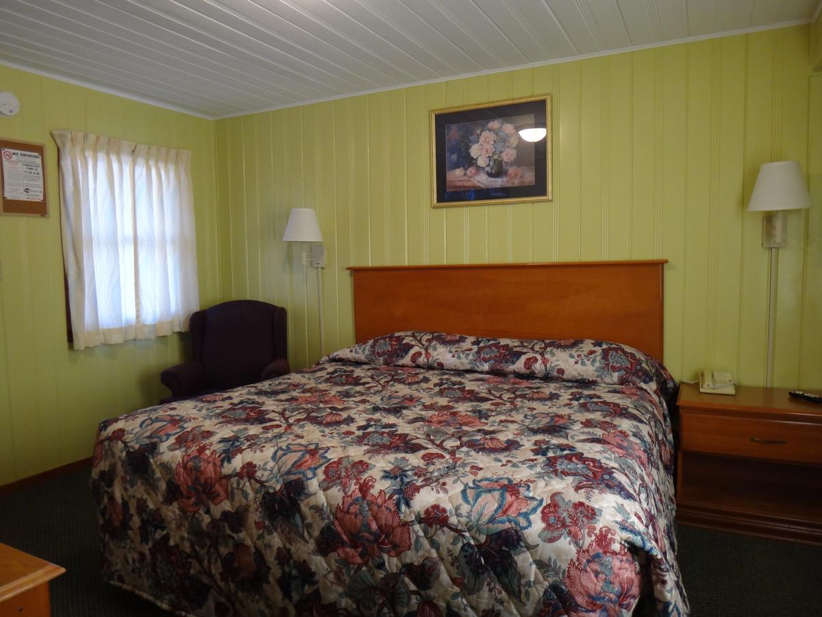 Pine Ridge Motel Dodgeville Ngoại thất bức ảnh
