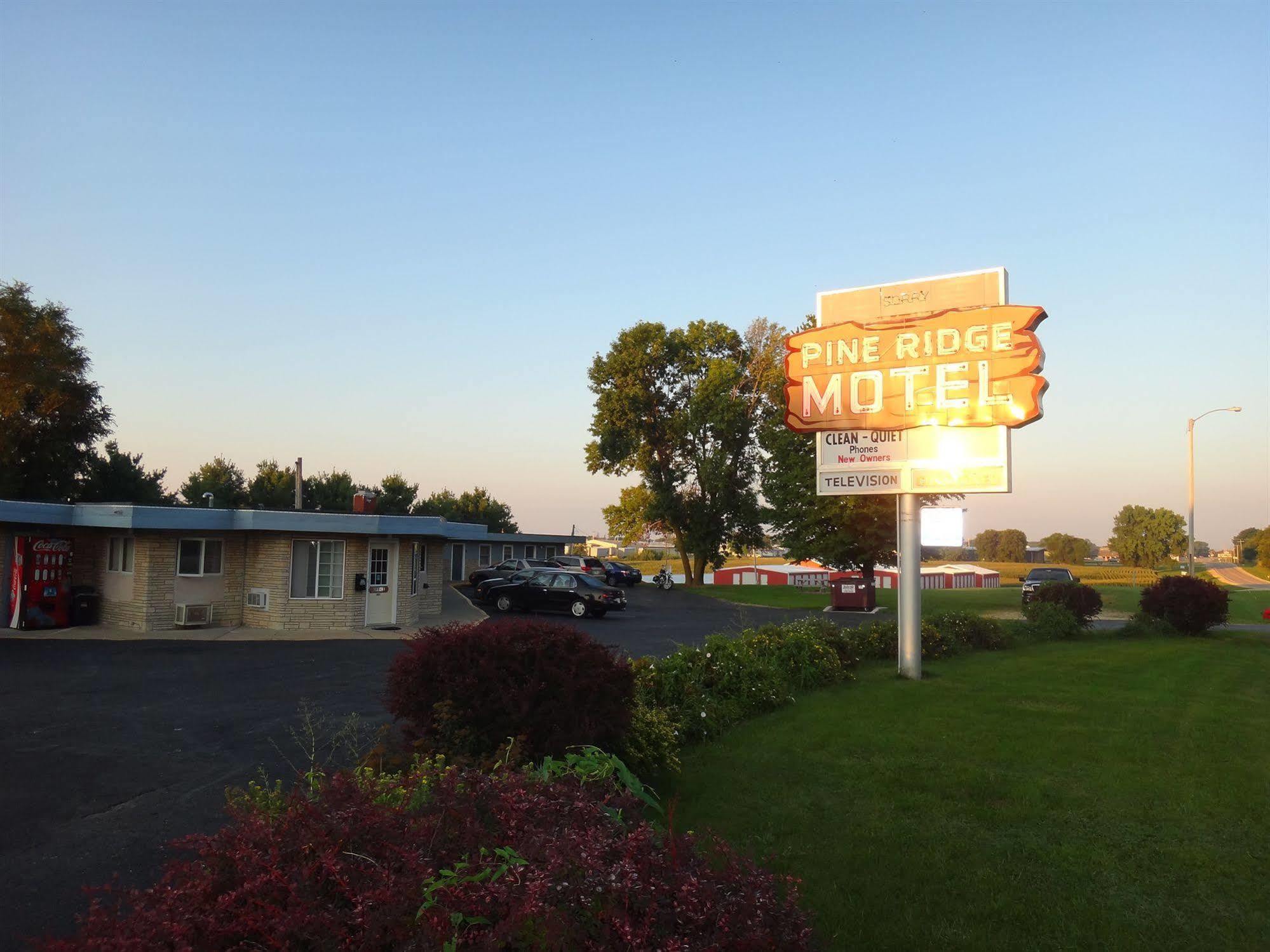 Pine Ridge Motel Dodgeville Ngoại thất bức ảnh