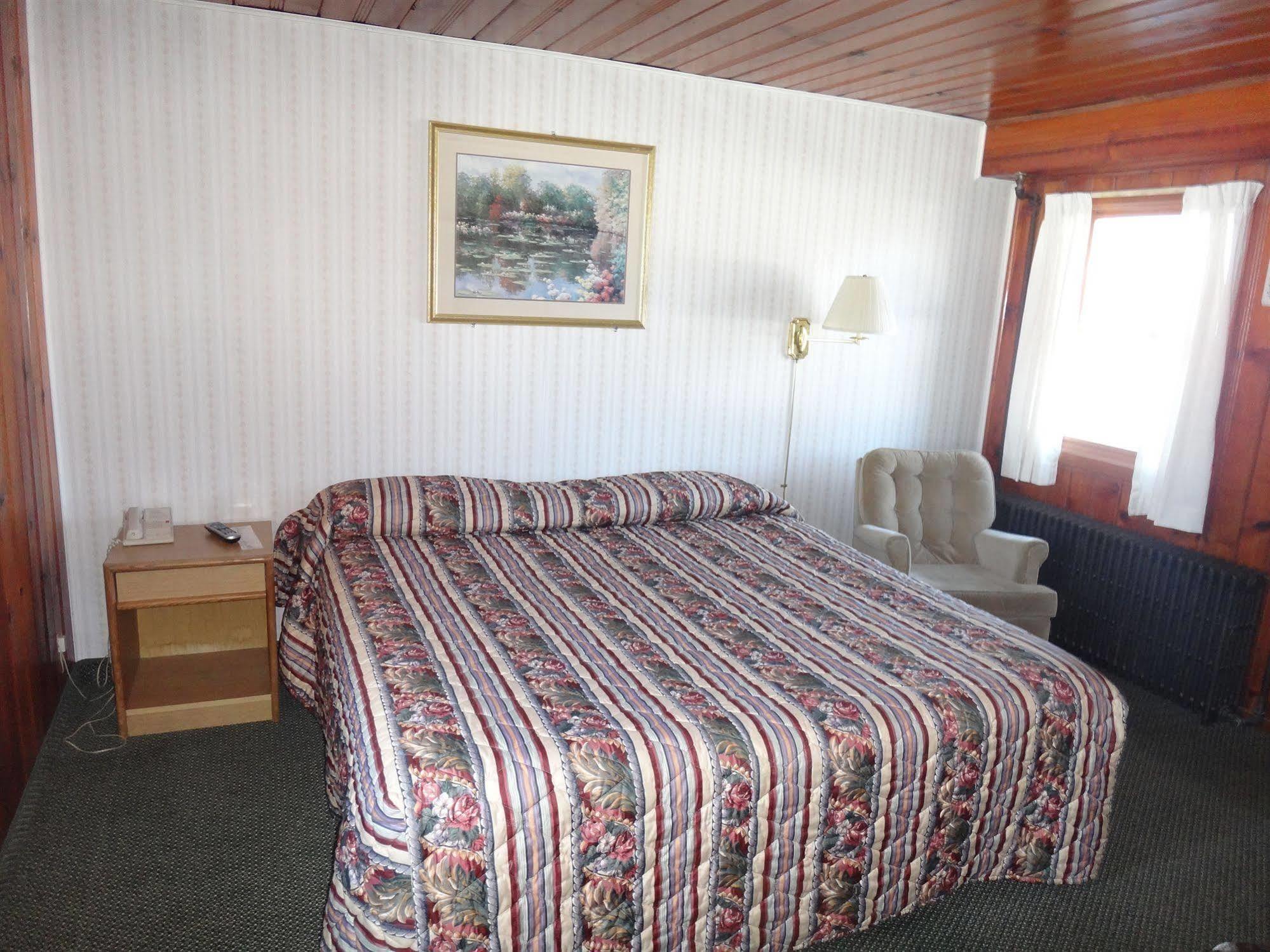 Pine Ridge Motel Dodgeville Ngoại thất bức ảnh