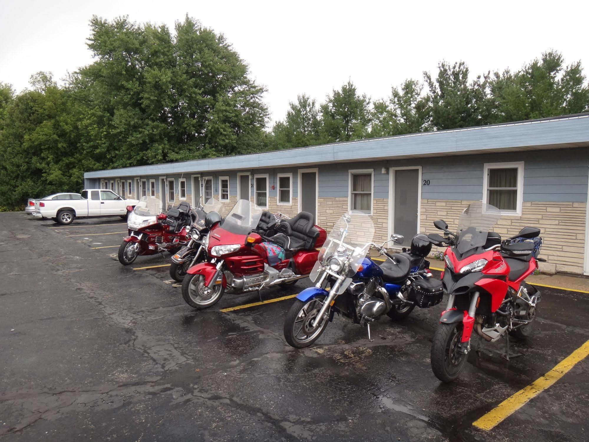 Pine Ridge Motel Dodgeville Ngoại thất bức ảnh
