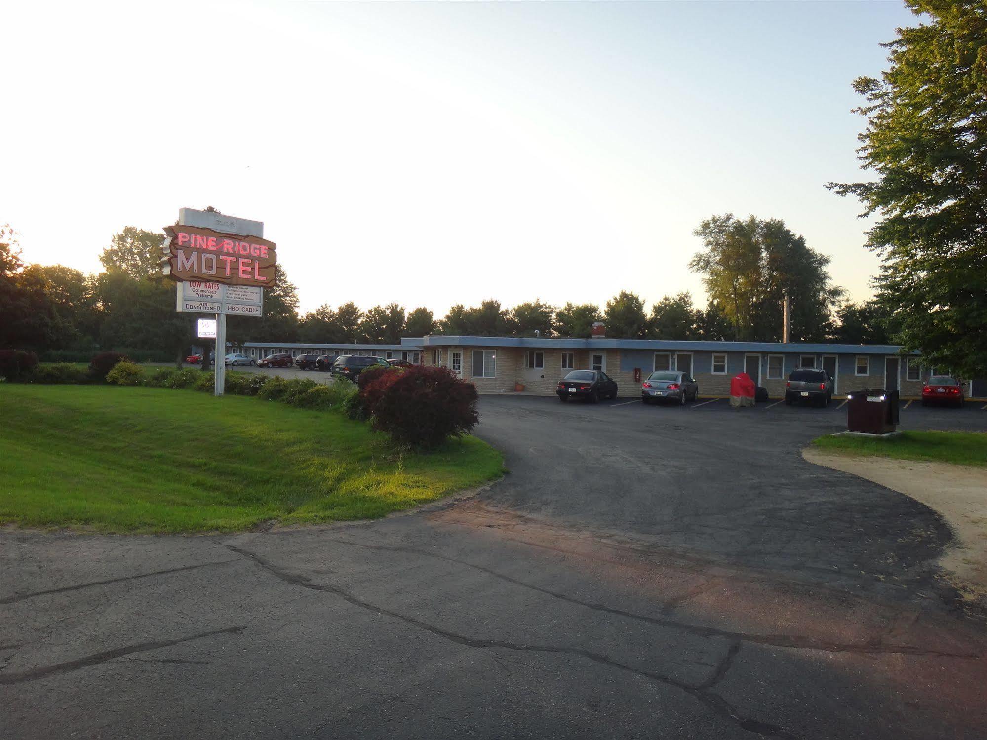 Pine Ridge Motel Dodgeville Ngoại thất bức ảnh