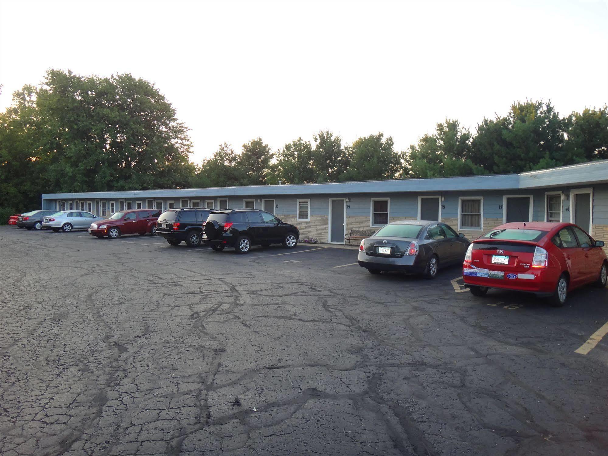 Pine Ridge Motel Dodgeville Ngoại thất bức ảnh
